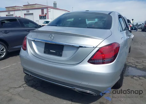 2019 Mercedes-Benz C 300 z USA, uszkodzony, nr VIN 55SWF8DB3KU319429